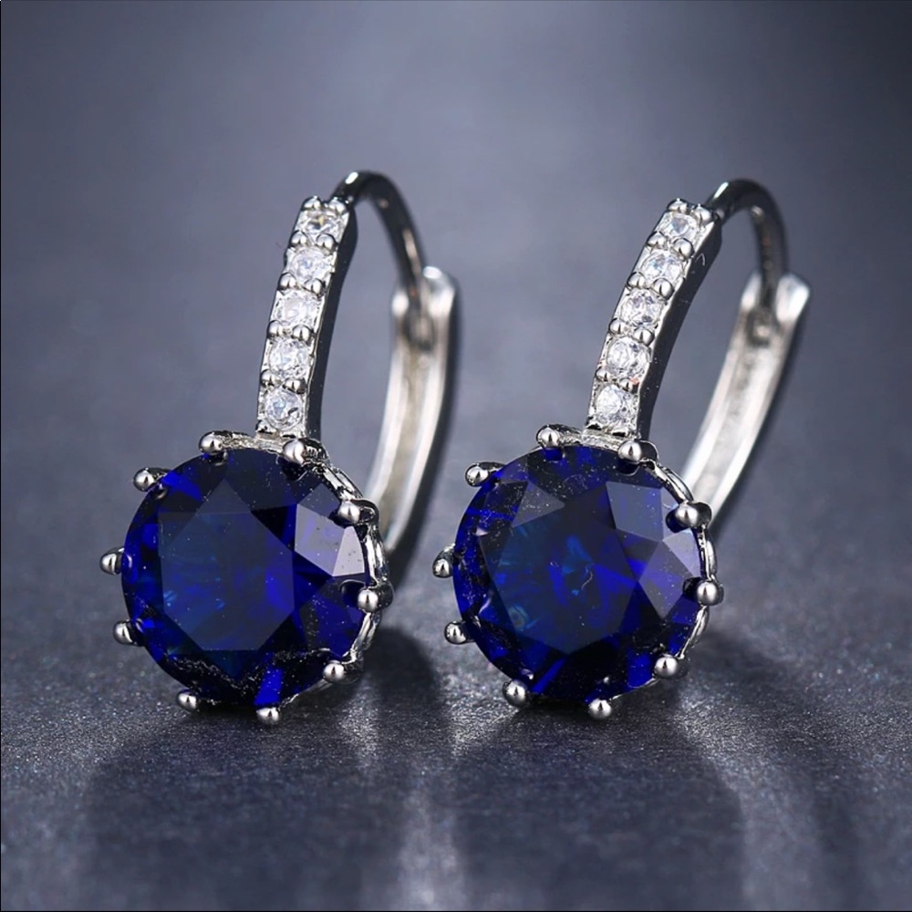 New Beautiful Silver Sapphire Stud Earrings - Picture 2 of 2